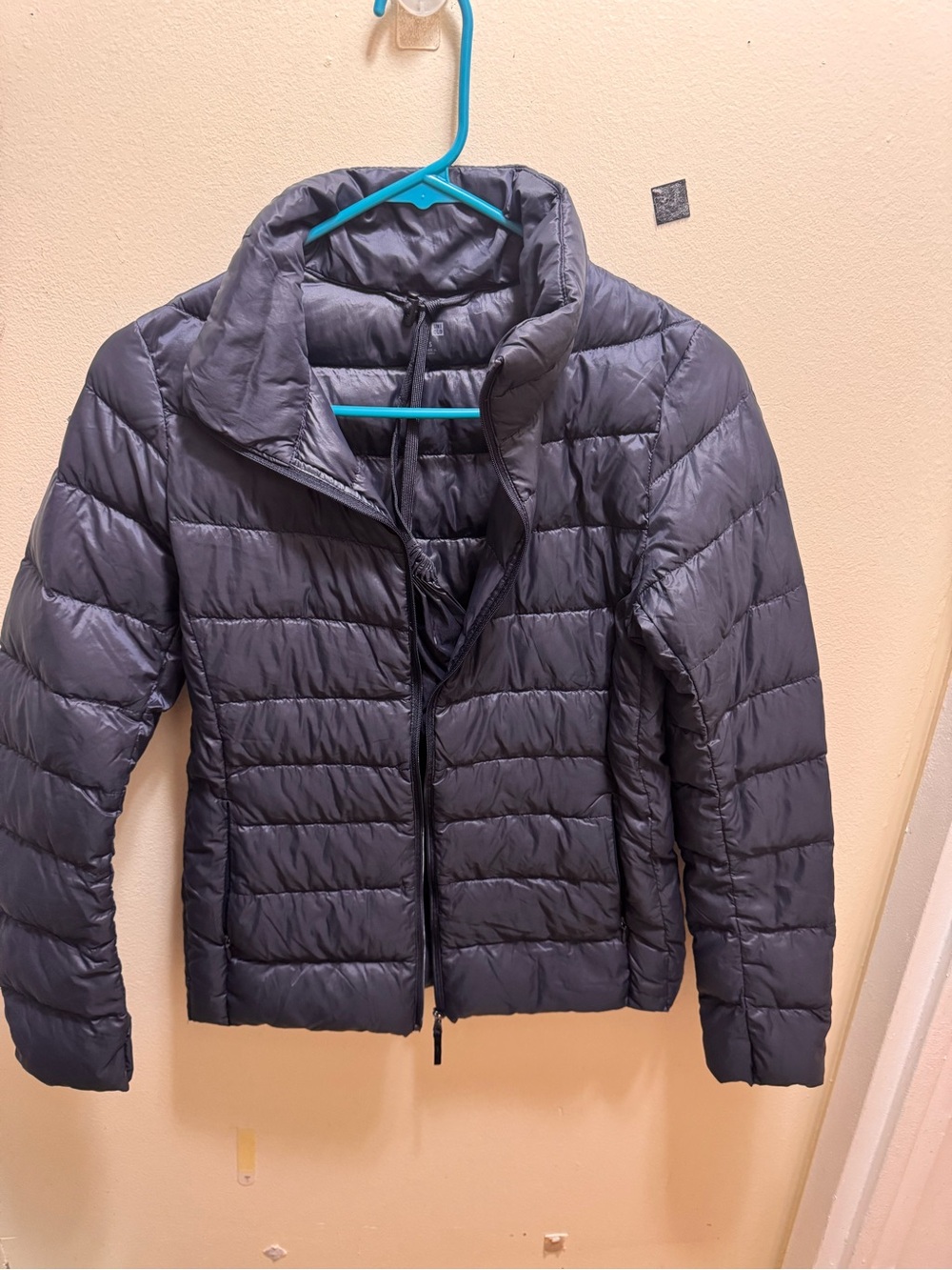 Uniqlo Women's Quilted Lightweight Puffer Jacket - Charcoal size small